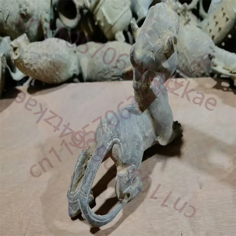 China Old Bronze, Collections be unearthed From The Countryside  mythical beast Statue