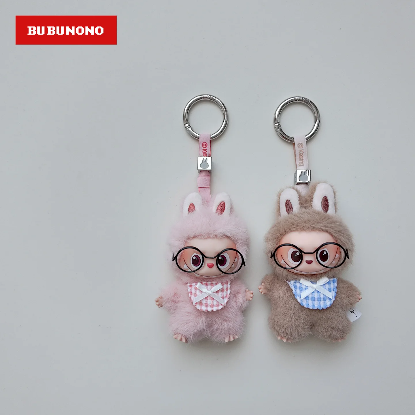 

Adorable 10cm 4th Gen Mini Labubu Outfit Set Precious Bib Drool Cloth & Mini Glasses Costume Doll Clothes for Feeding Time