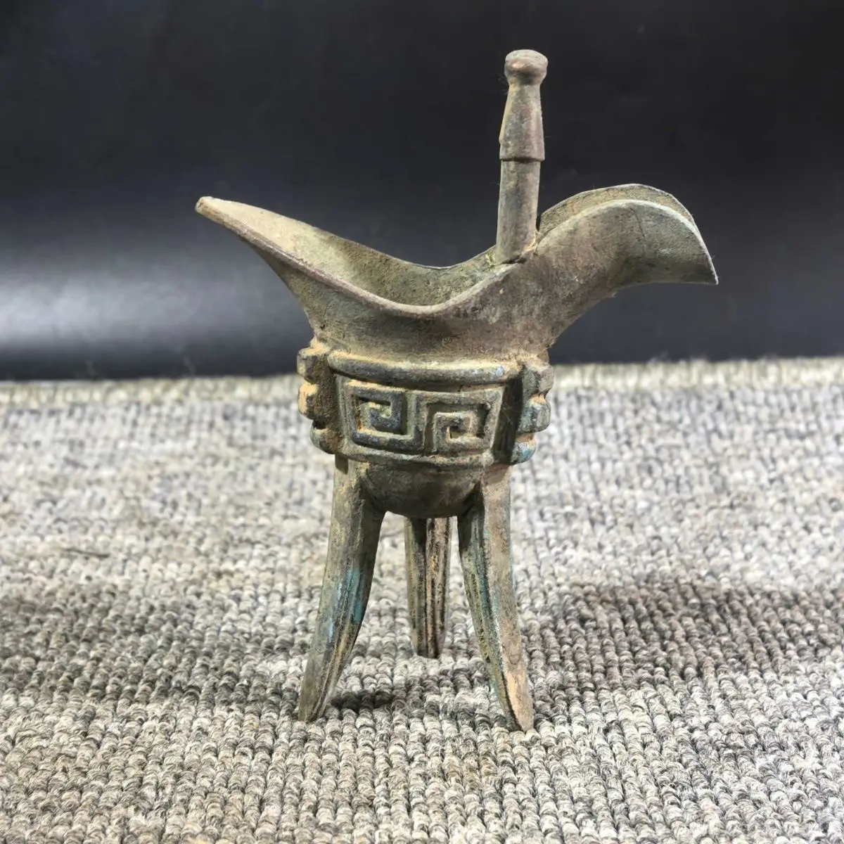 Retro Simple Hui‑Geometric Pattern Three‑Legged Jue Cup Wine Vessel Ornament Decoration Tea Pet Figurines Desk Decor Accessories