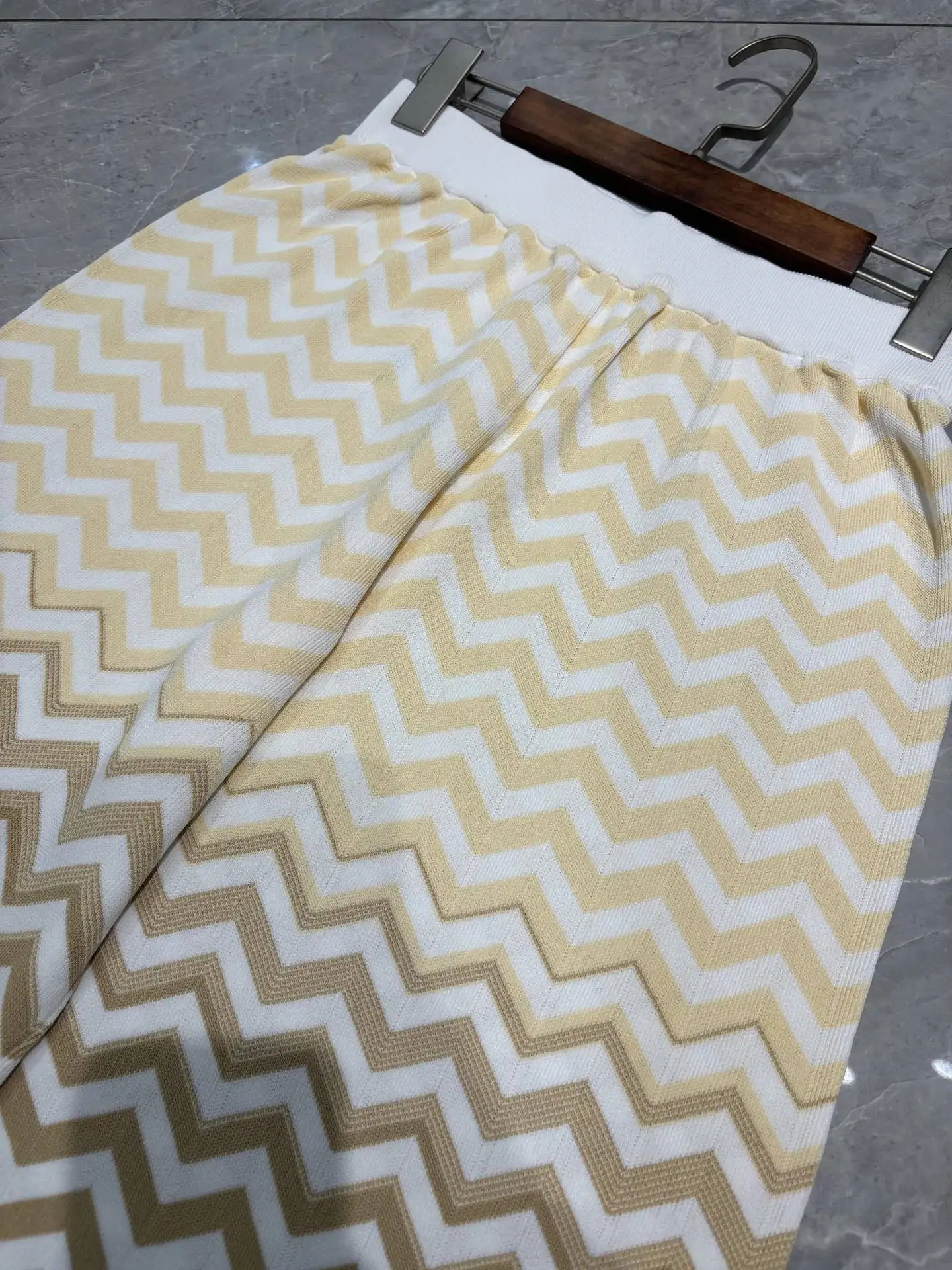 2025 New Female Zigzag Striped Pants Set Sleeveless Round Neck Vest + Elastic Waist Straight Wide Leg Trousers Knitted Suit