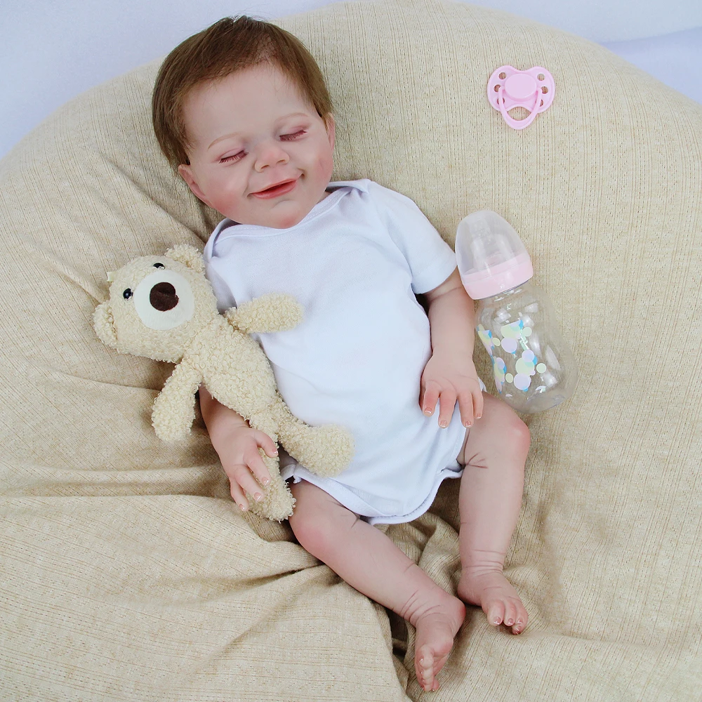 18インチのビニール製リボーンベビードールおもちゃ、眠っている笑顔の表情、白いパジャマ、完全に可動、子供のふり遊びに最適