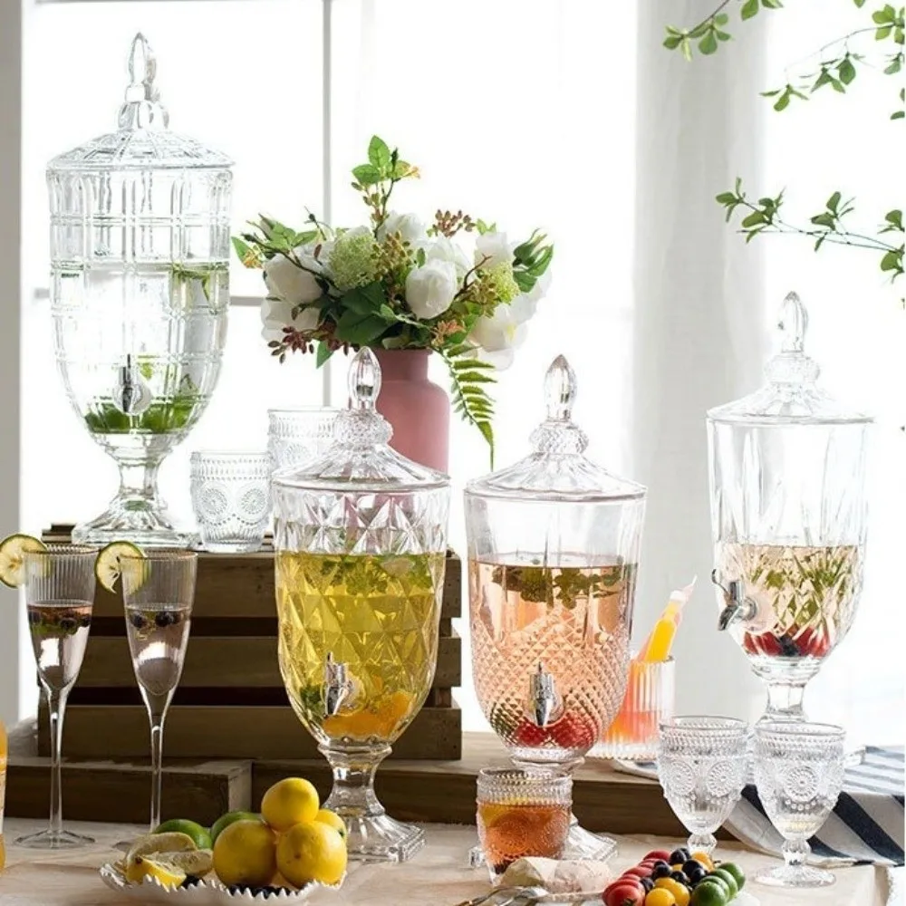 

Sturdy Clear Glass Juice Jug Elegant Embossed Large Capacity Water Carafe Vintage Food-Grade Iced Tea Pitcher Home Decor