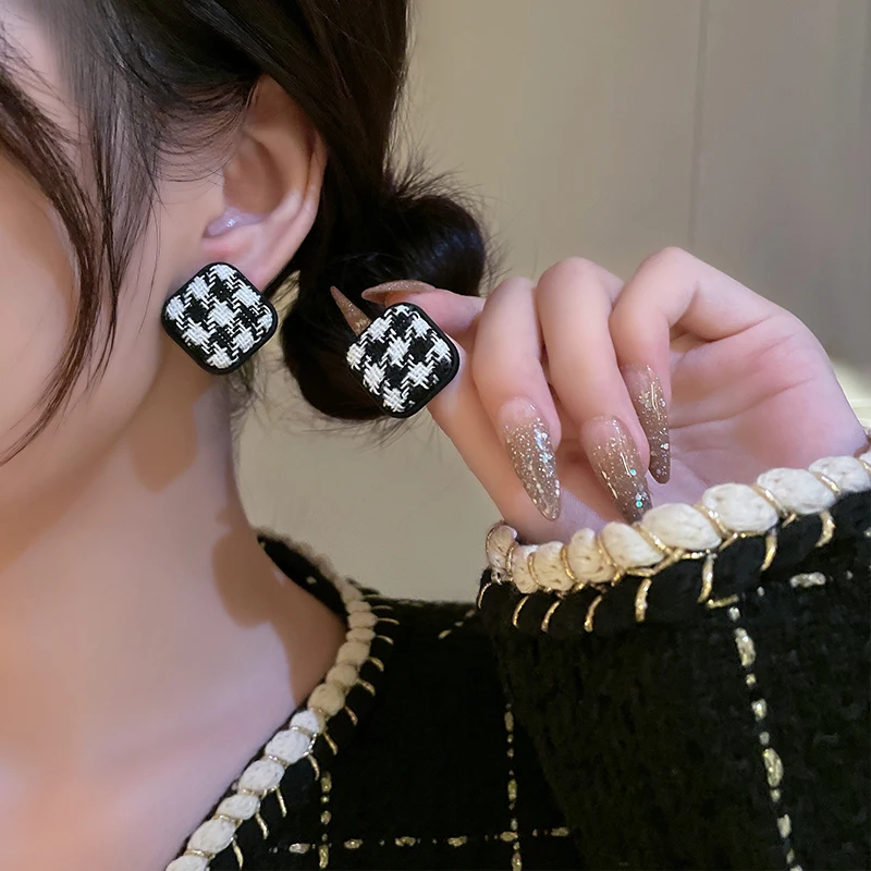 Autumn Houndstooth Paws Stud Earrings for Women French Geometric Square Checkered Fabric Cloth Winter Jewelry Accessories Gift