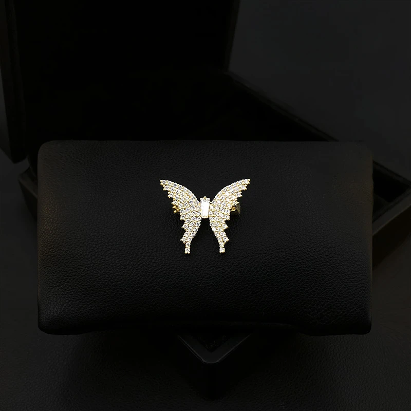 

Exquisite Butterfly Brooch for Women Suit Fashion Golden Insect Lapel Pins Clothing Accessories Jewelry Collar Buckle 5815