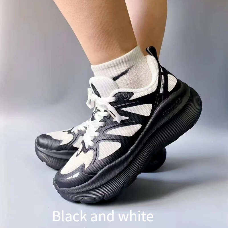 

Men'sand Women's Casual Sports Shoes Breathable Design and Lightweight Fabrics Are Also Used Which Are Suitable for Daily Travel
