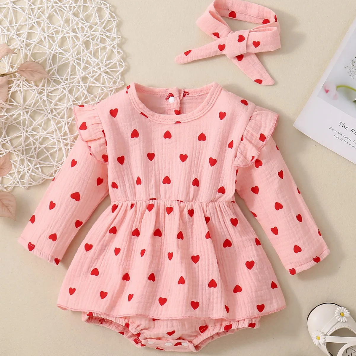 Frühlings-Herbst-Kleid für Babys mit Herz-Print, langen Ärmeln und Stirnband, Kleinkind-Mädchen-Outfit mit Hut