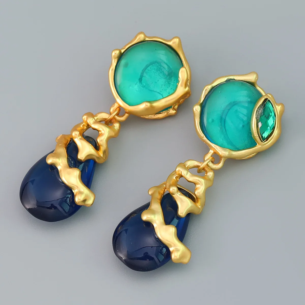 European and American exaggerated droplet shape palace style antique earrings for women