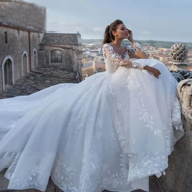 Abito da ballo Sexy abiti da sposa con spalle scoperte Appliques di pizzo perline maniche lunghe Sweep Train Puffy Tulle abiti da sposa aperti sul retro