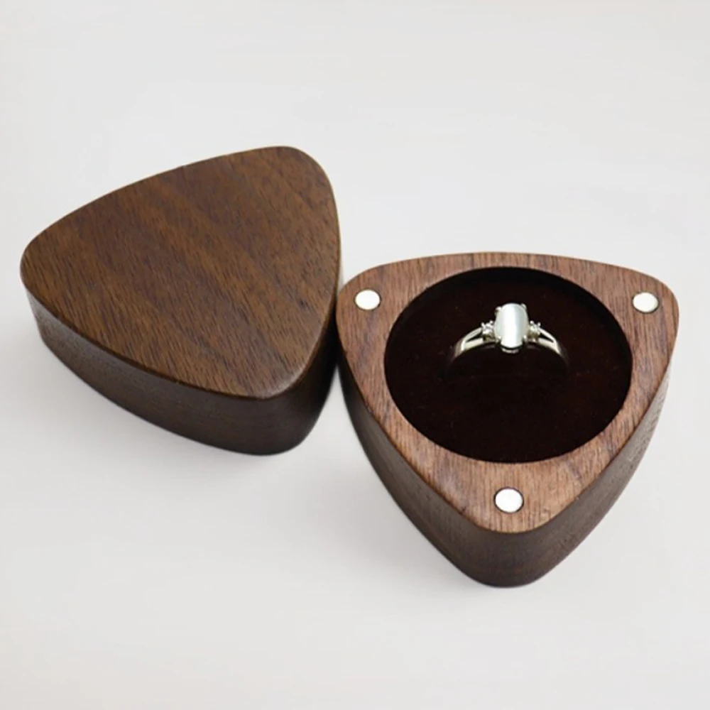 Triangle Wooden Ring Jewelry Box Proposal Magnetic Attraction Ring Storage Box Shopping Mall Cabinet Wedding Band Display Tool