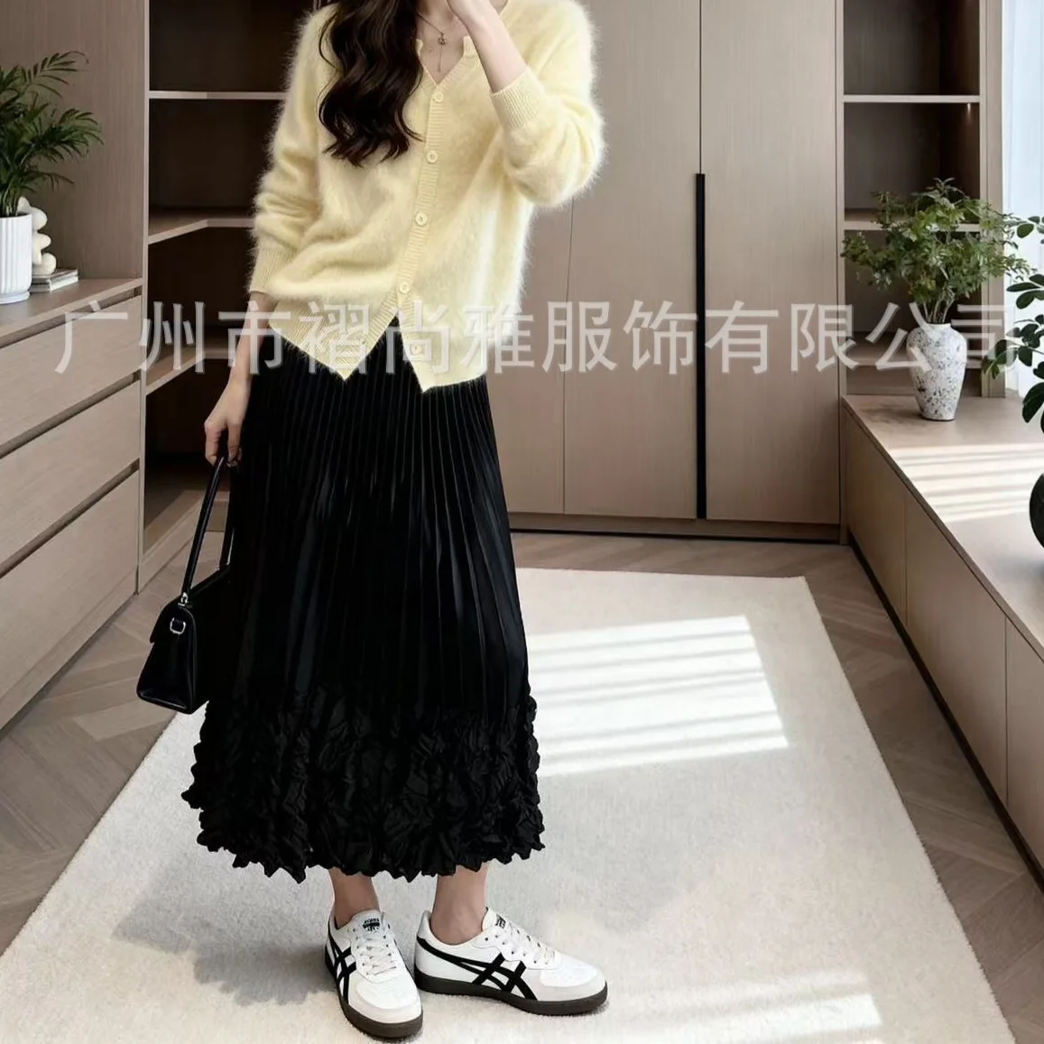 

Miyake Folds 2025 Autumn and Winter New Design Bustier Pleated Solid Colour High-end Commuter Temperament Skirt Female Pleated