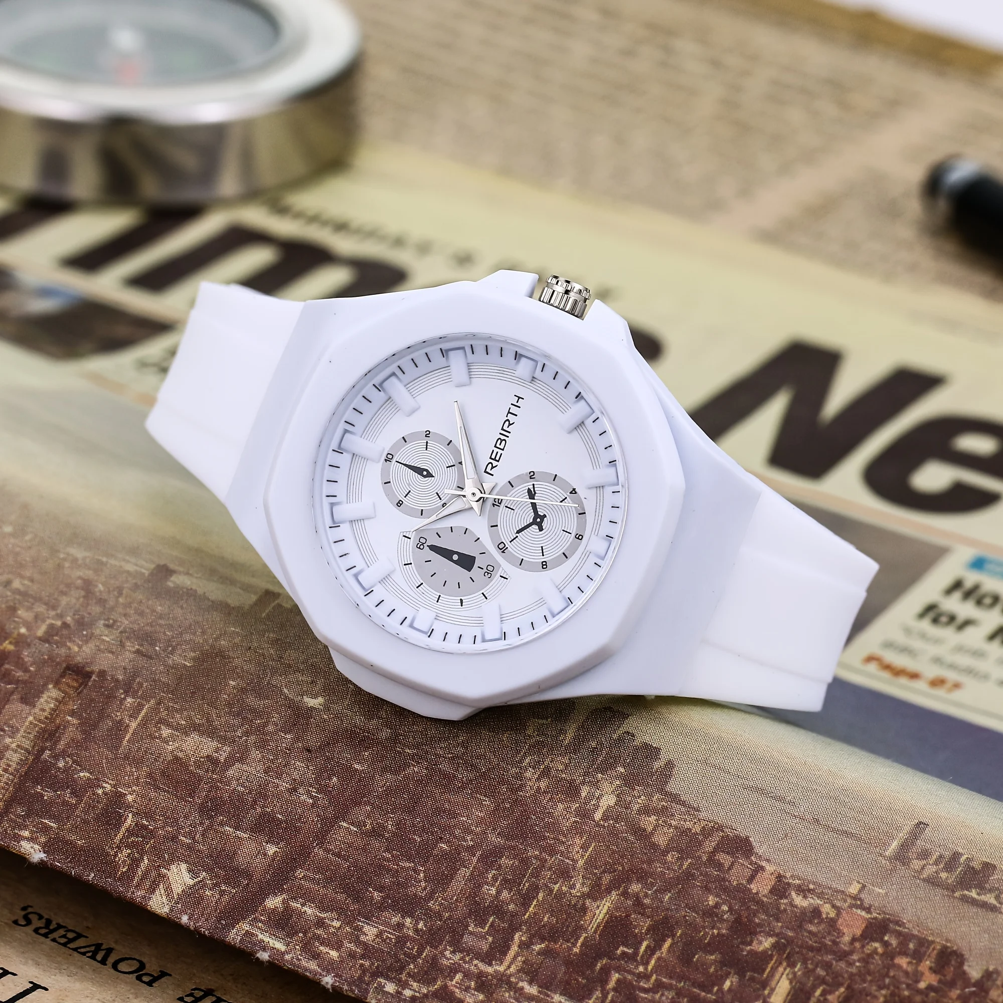 ساعة سيليكون بسيطة من سلسلة الماكارون ، موضة نسائية ، غابة ، اتجاه الكلية ، عصرية وعصرية ، جماليات عالية