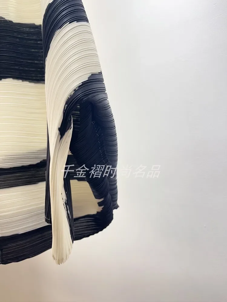 Miyake 2024 Herbst/Winter Neue Damen-Oberteile in Passenden Farben, Modische Lockere Fledermausärmel-Strickjacke mit Einreihiger Knopfleiste – Detail 15