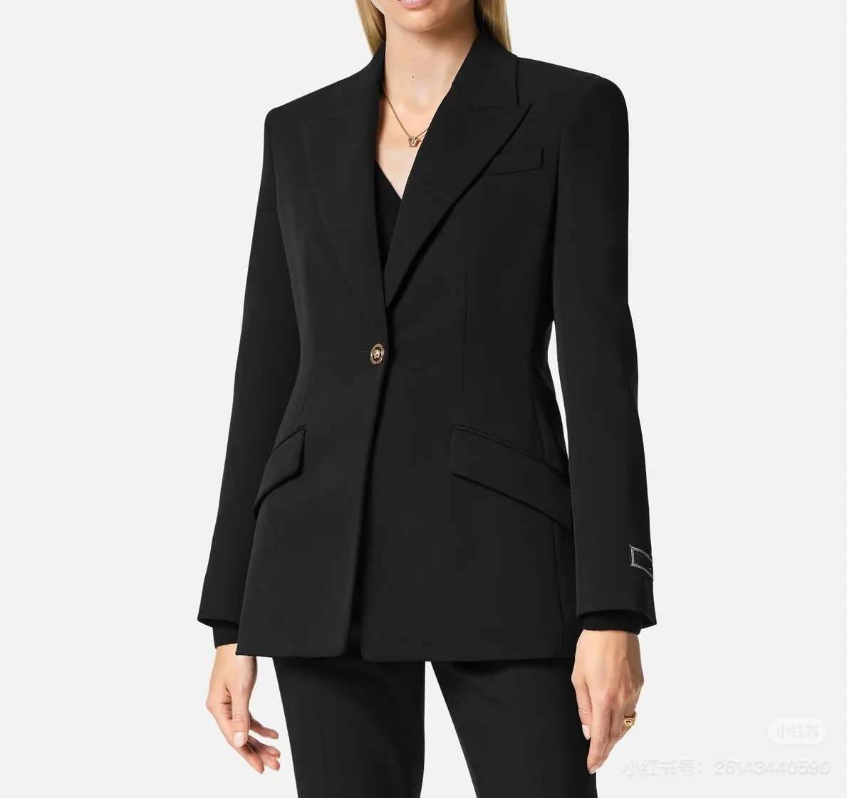 High-end custom wool blended suit, buttons, slim-fitting and figure-hugging coat