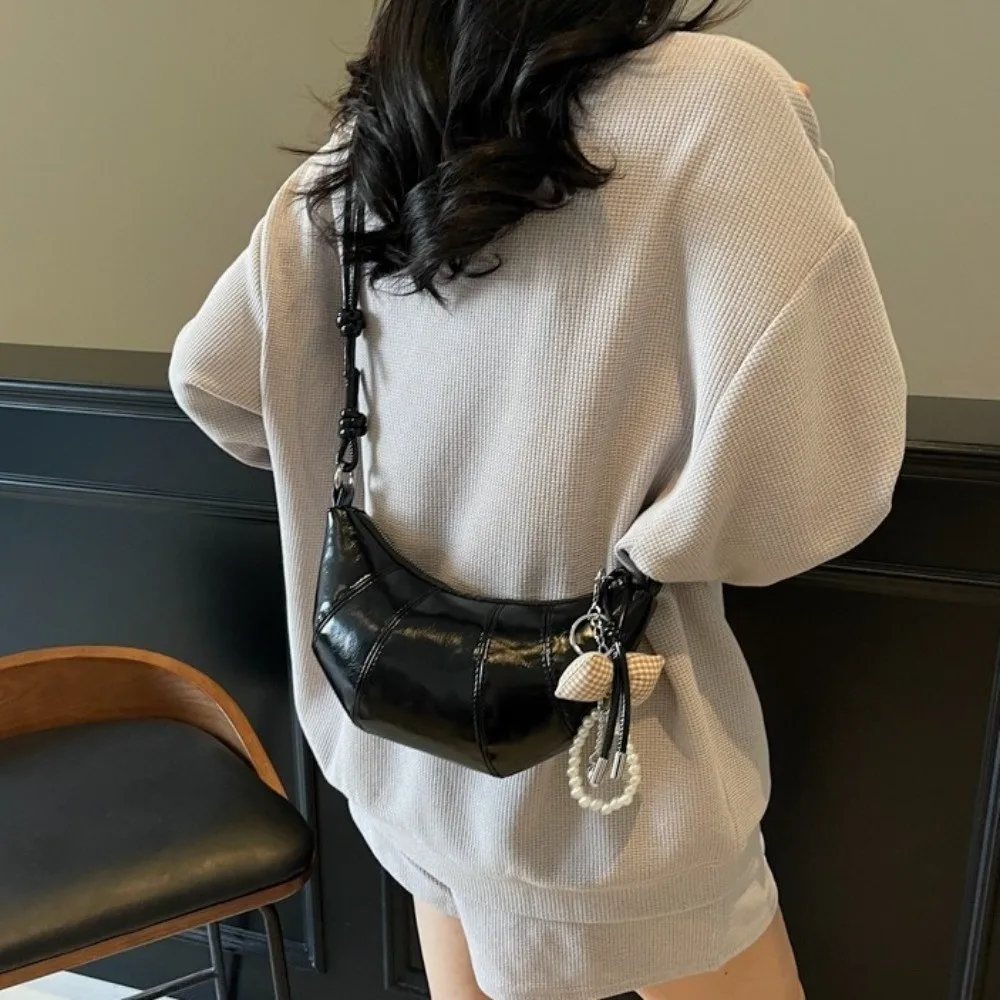 

Elegant Croissant Shoulder Bag PU Leather Bowknot Pearl Pendant Underarm Dumpling Bag Korean Style Solid Color Crossbody Bag