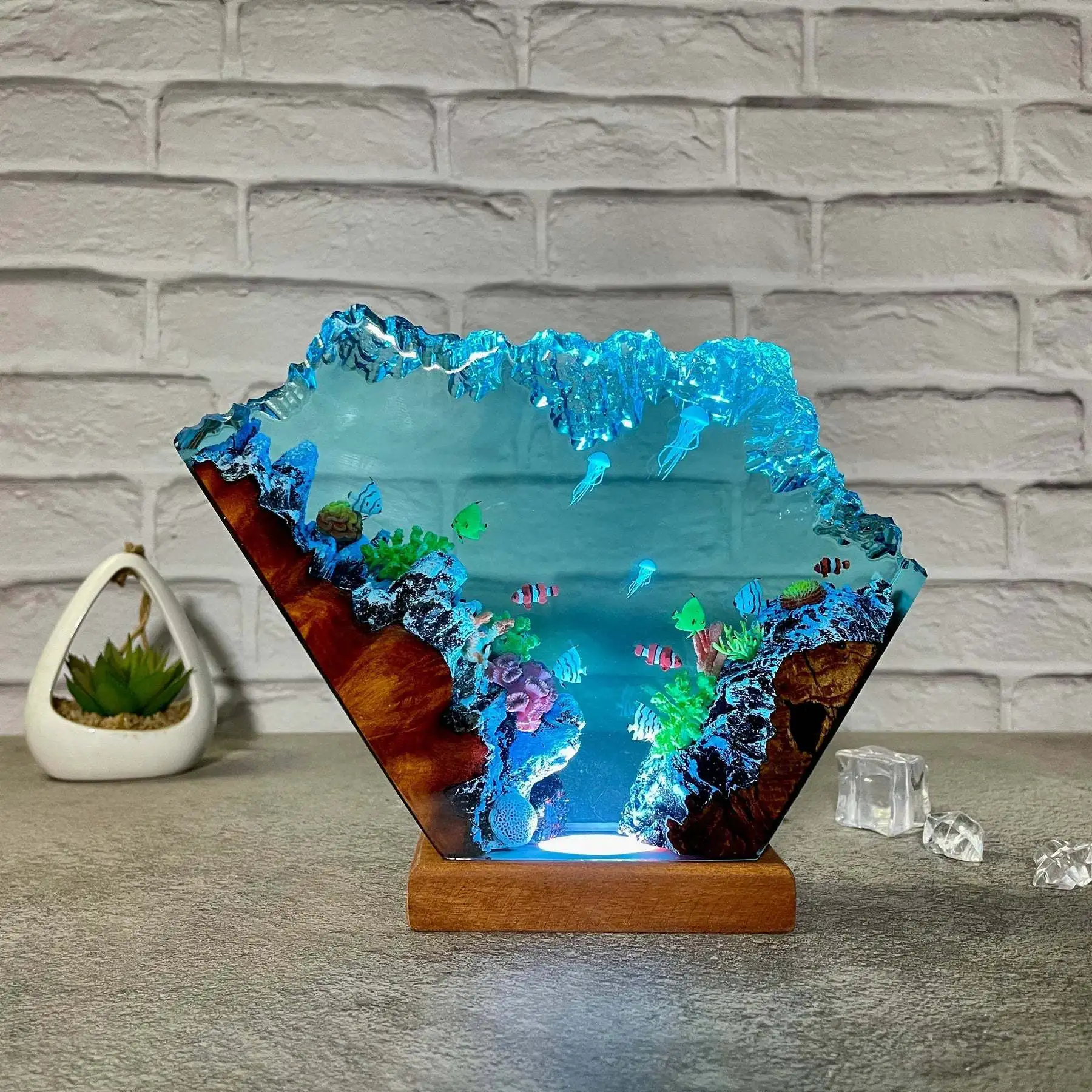 

Customized Items Resin Table Light Fish Tank Landscape LED Night Light Creative Artistic Room Decoration Lamp USB Charge