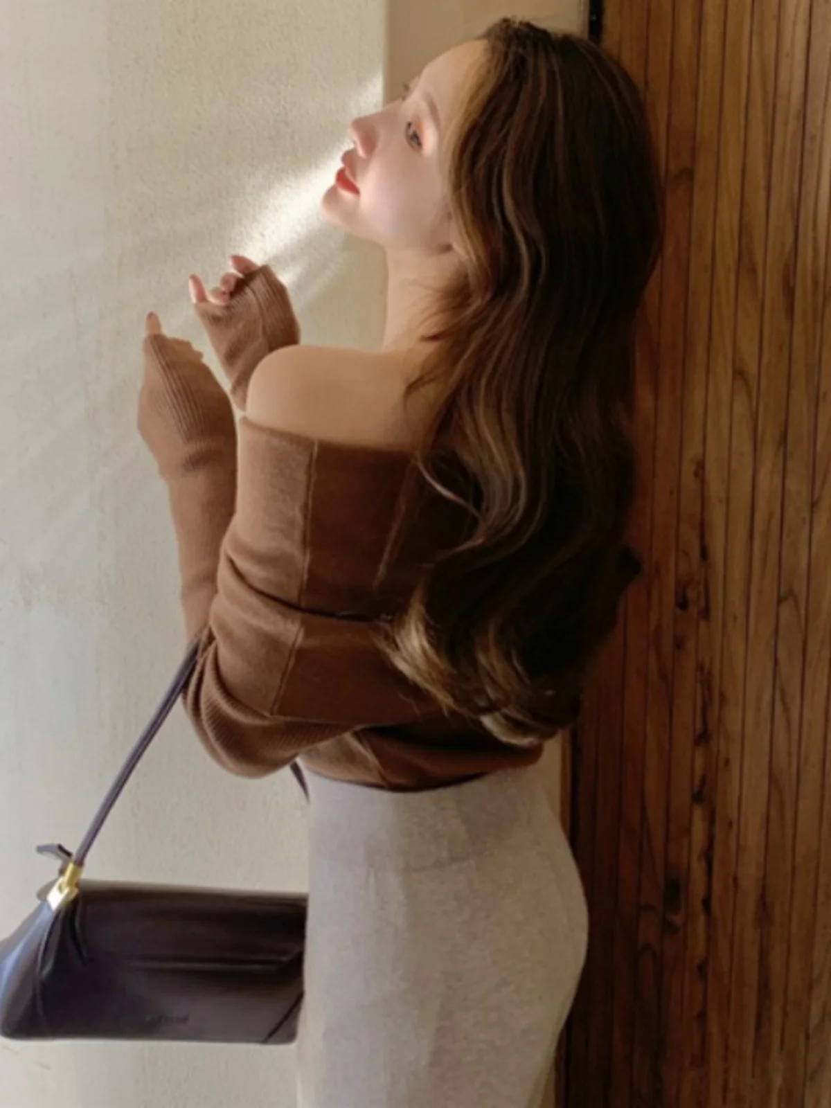 เสื้อสเวตเตอร์สปริงแฟชั่นฮ่องกง สไตล์สาวขี้เกียจ แบบสวมหัว ไหล่เดียว ทรงเข้ารูป ทันสมัย สีสันสวยงาม