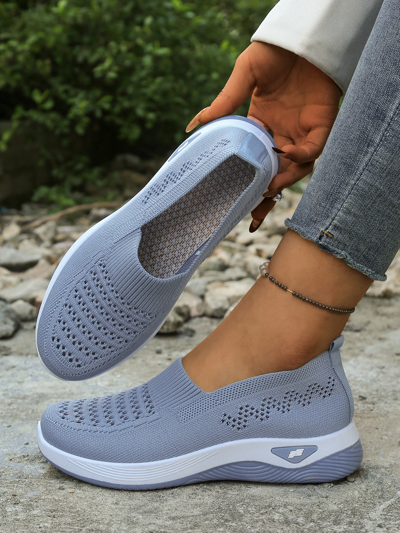 2026 Sommer Damen Leichte Bequeme Atmungsaktive Lässige Ausgehöhlte Slip-On Wanderschuhe – Detail 5