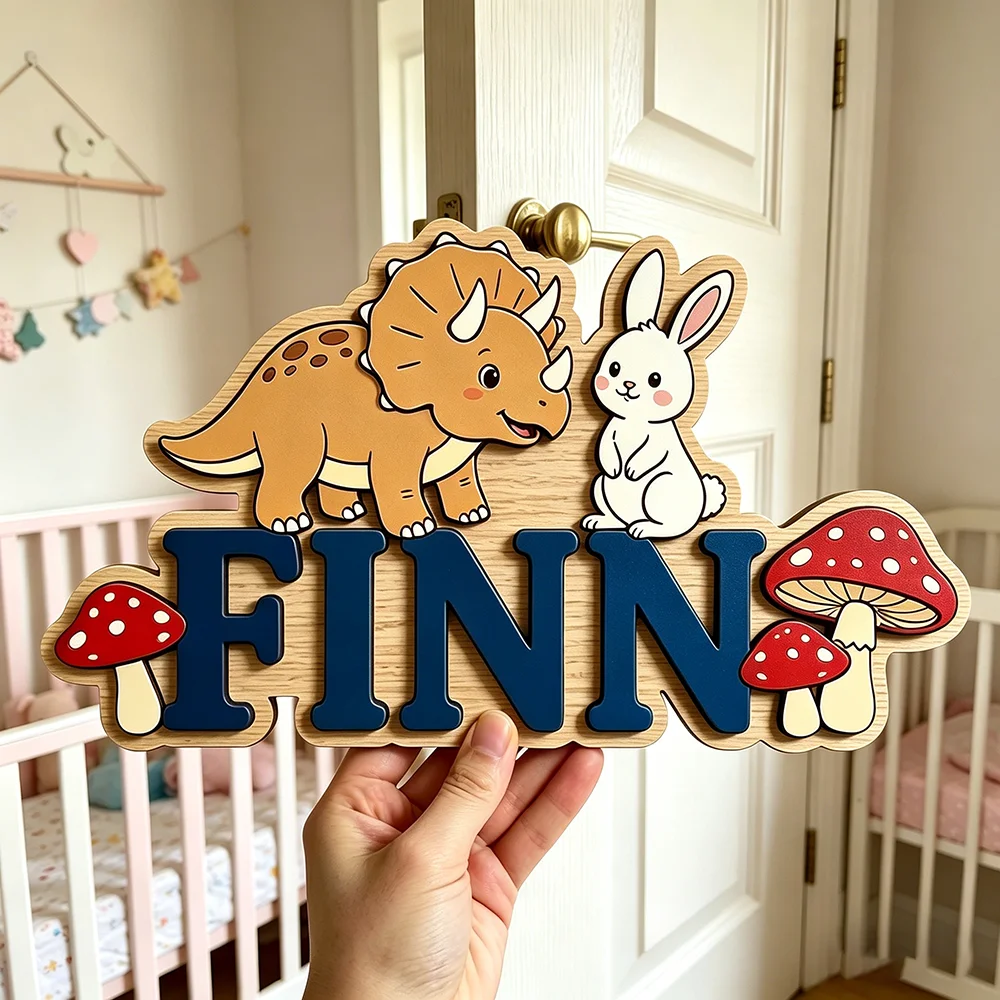 Letrero personalizado de madera con nombres de Triceratops y conejito para el bebé más querido, placa para puerta de habitación infantil con diseño de hongos, decoración de madera neutra