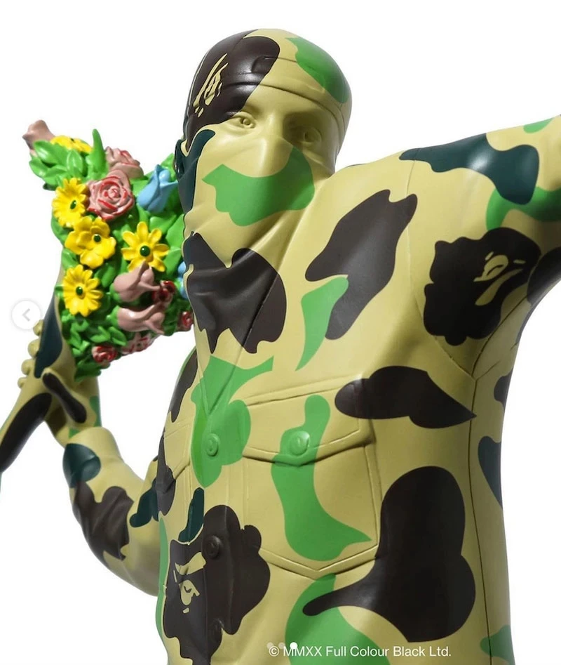 Best seller new Green camouflage Banksy Flower Bomber sculpture statue England Street Art Bomber Figure collectible art toy