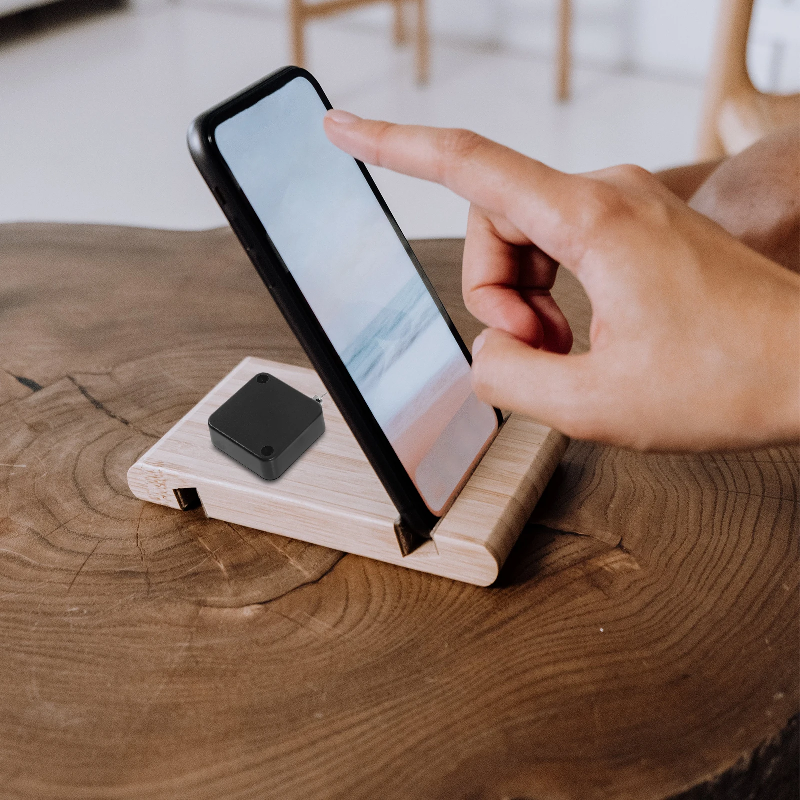 Anti Theft Wire Box with Retractable Steel Cable for Remote Control Display Devices Automatic Locking Security Tether for Shop