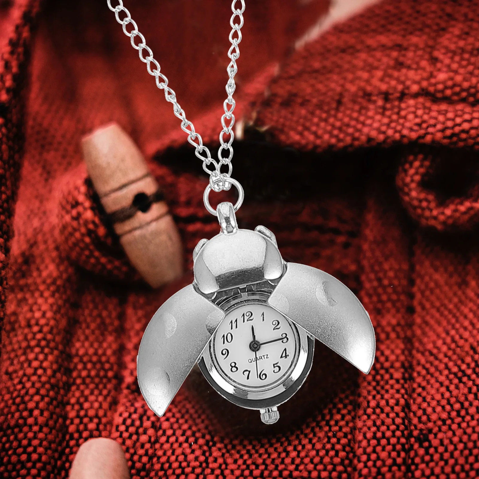 

1pc Retro Beetle Shaped Pocket Watch Vintage Chain Hanging Decorative Quartz Timepiece For Clothing Accessories Gift Pendant