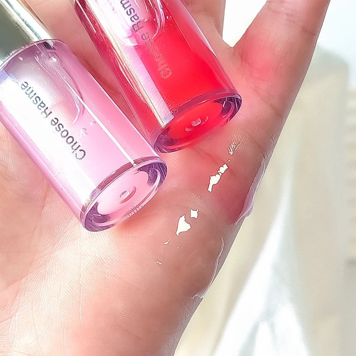 ลิปกลอสเนื้อฉ่ำ ติดทนนาน ไม่เหนียวเหนอะหนะ สีชมพูประกาย ให้ความชุ่มชื้น เหมาะเป็นของขวัญสำหรับผู้หญิง