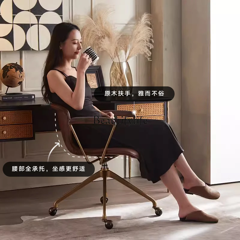 Nordischer moderner erstklassiger Retro-Nostalgie-Bürostuhl aus Rindsleder, schmiedeeiserner Computer-Drehstuhl