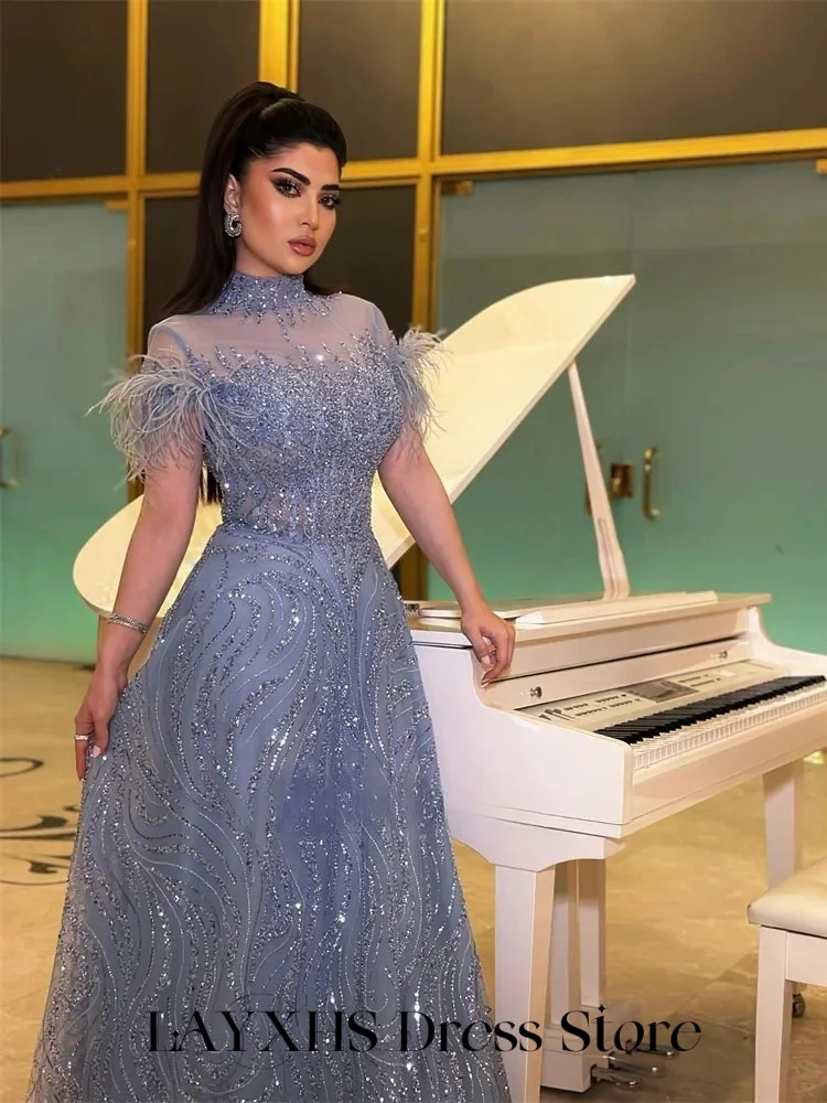 فساتين سهرة رسمية رائعة من LAYXHS باللون الأزرق المغبر ورقبة عالية من الدانتيل والترتر والريش على شكل حرف a فساتين لحضور الحفلات الموسيقية مخصصة من Fستان Sherese