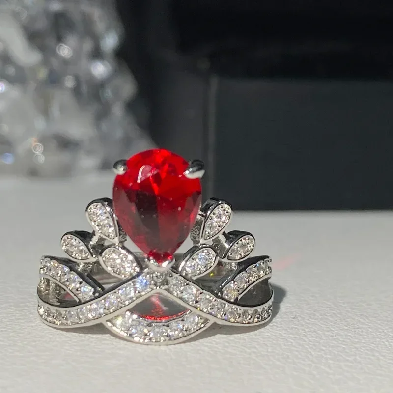 

MDLFES Moissan Diamond Style Imitation ruby crown red corundum ring plated with genuine gold coloured gemstones
