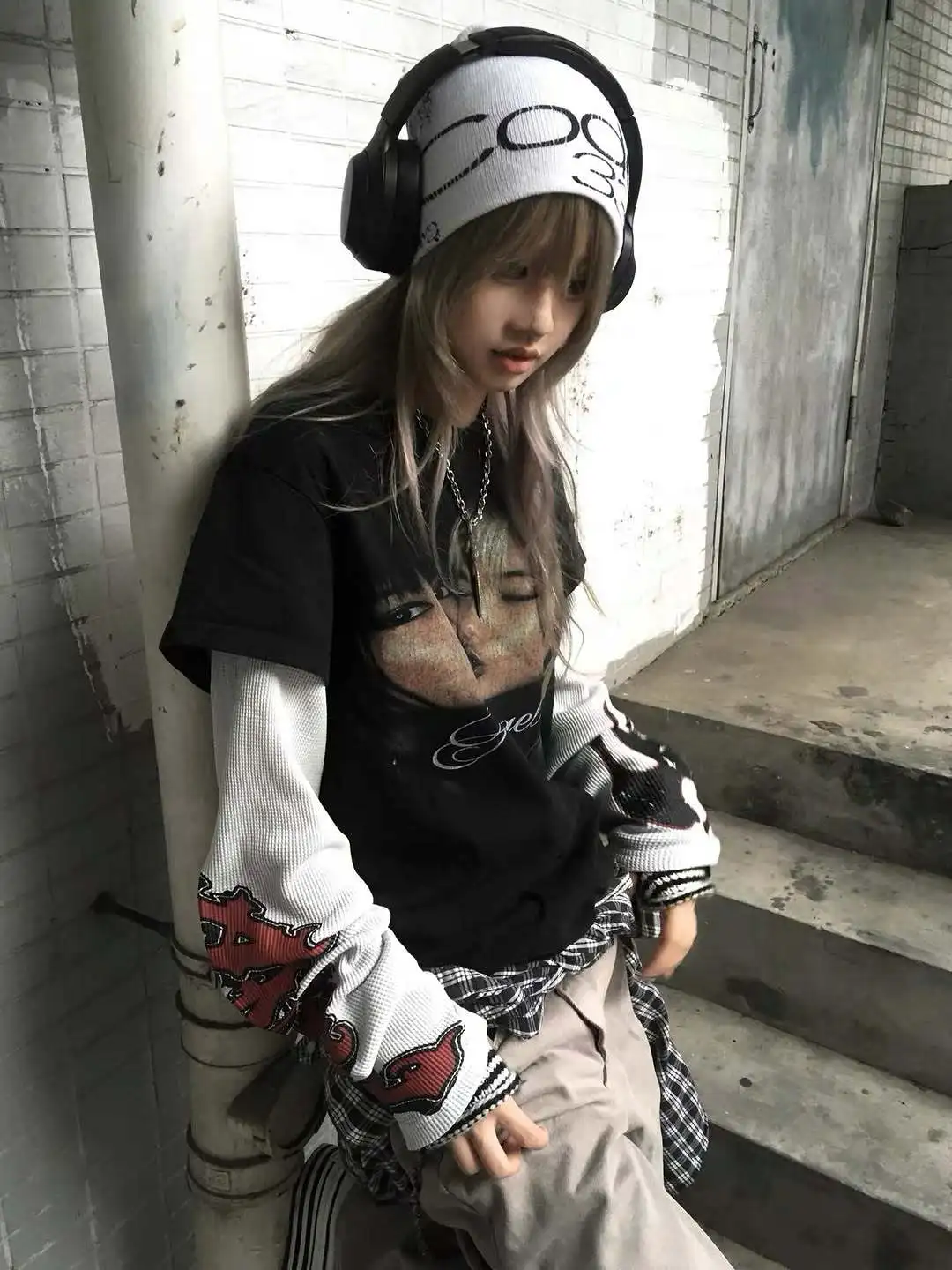 Men Women Y2K Fake Two Piece Long Sleeve T-shirt, Figure Portrait Print Flame Graphic Streetwear Tops