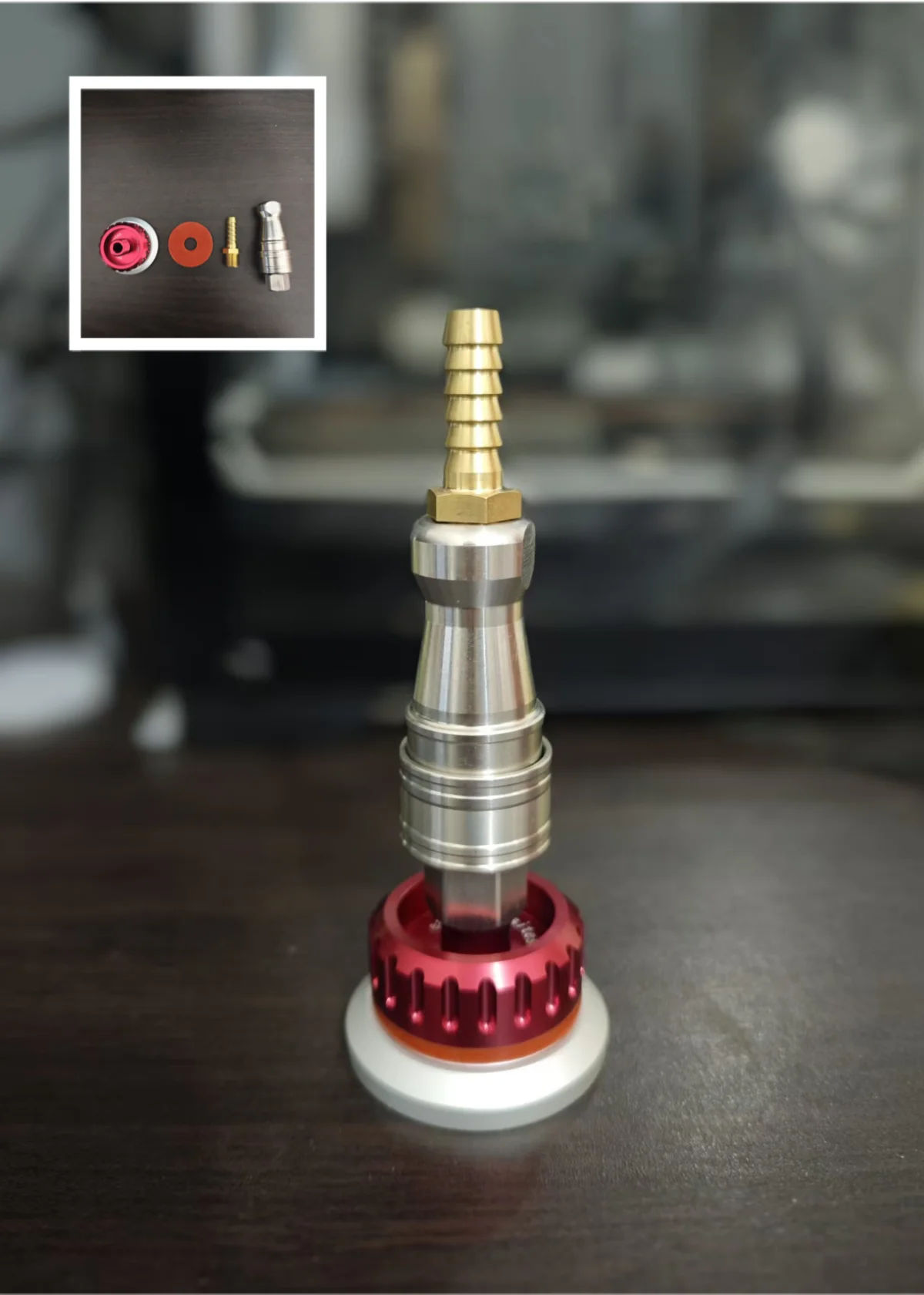 Self sealing metal vacuum valve nozzle, reusable vacuum bag connector, red base, carbon fiber resin injection， vacuum process.
