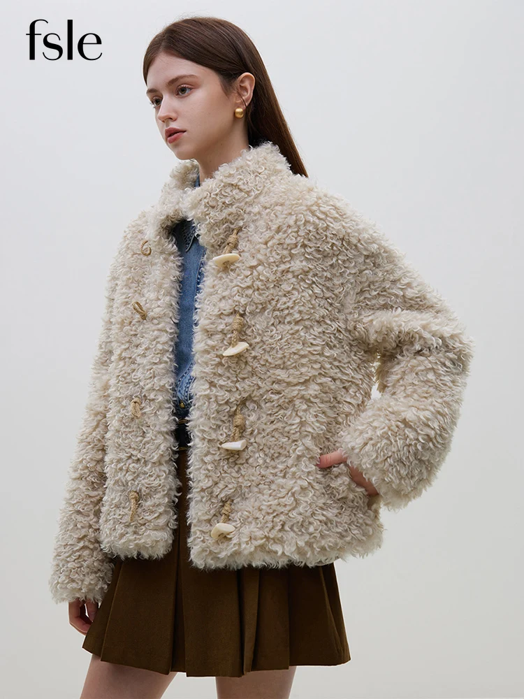 

FSLE Stand Collar Horn Button Design Loop Fur Faux Fur Short 2023 Winter New Coat Women Light Khaki Loose Thicken Female Jackets