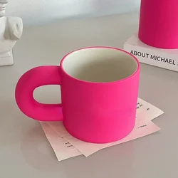 Tazza in ceramica rosa con mano per ragazze da bere colazione caffè tazza di latte alto livello di aspetto regalo di natale decorazione della casa