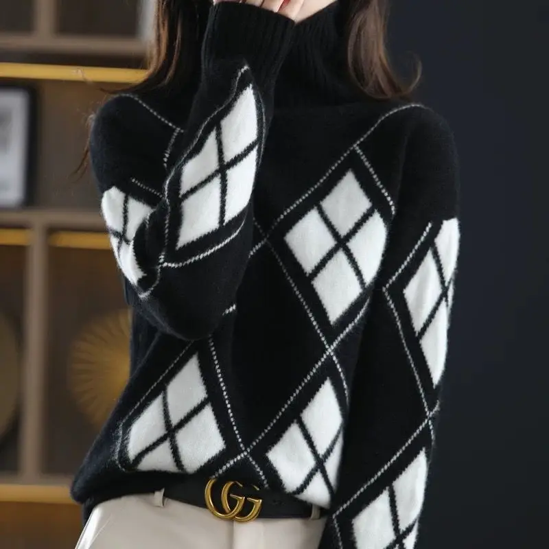 

European Retro Black and White Plaid Sweater for Women New Diamond Knitted Tops for Senior Sweaters Autumn and Winter Base Shirt