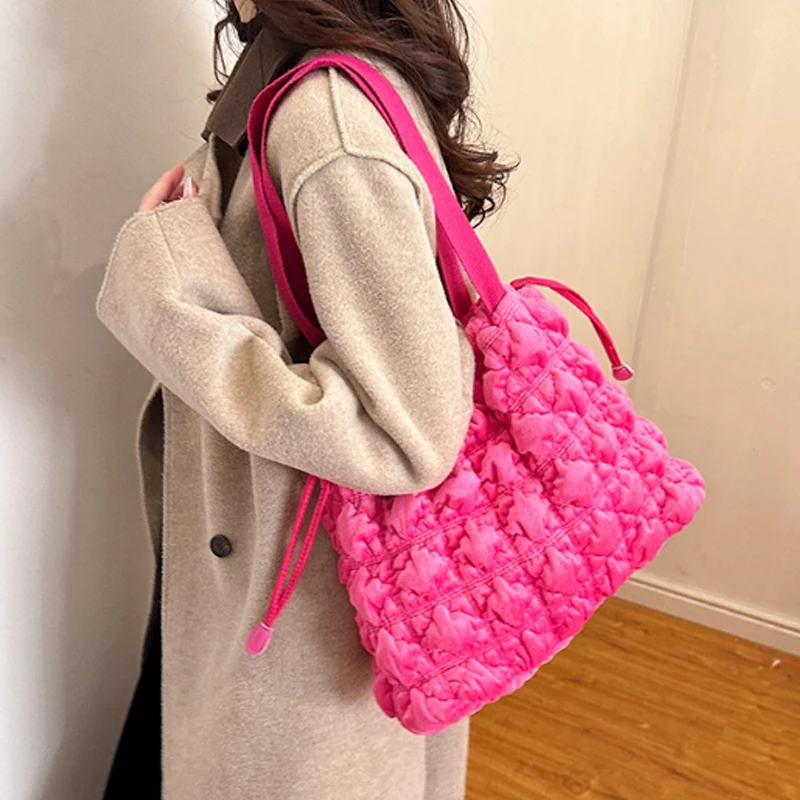 Large capacity commuting shoulder bag new fashion cloud bag diamond pleated tote bag plush shopping bag