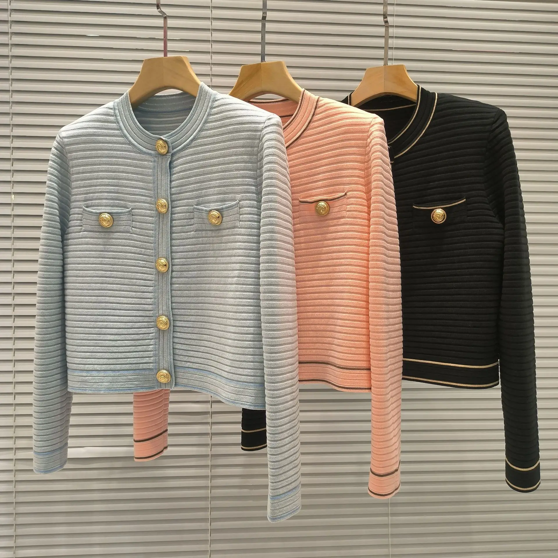 

Ele High-End Circular Collar Knitted Stripe Top Women's ort Coat Sli Parisian Feel Gold Button Faionable Inner Wear