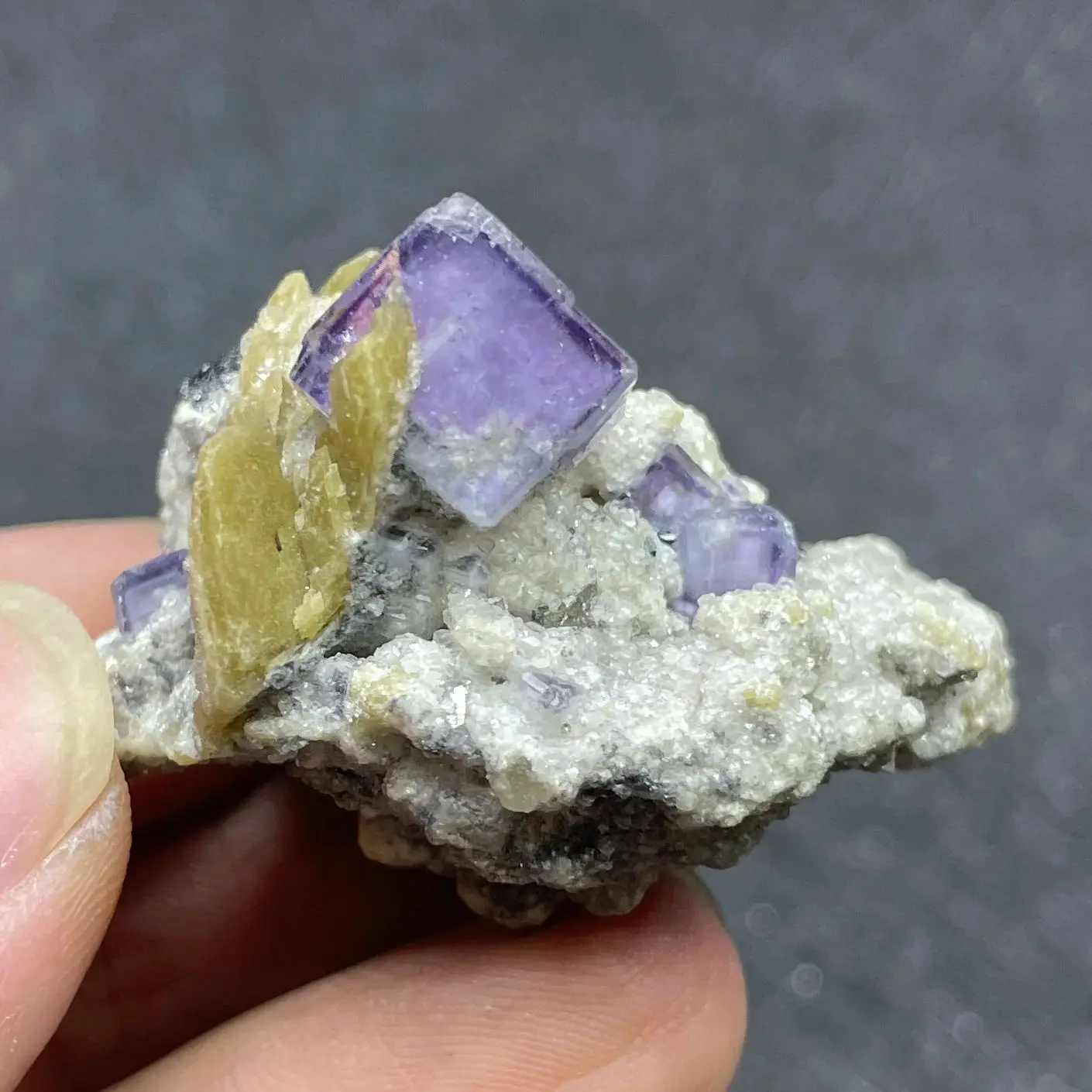 Natural Raw Stone Yaogang Xian Fluorite Crystal Cluster Mineral Specimen Quartz Rock Home Decoration Gift Healing