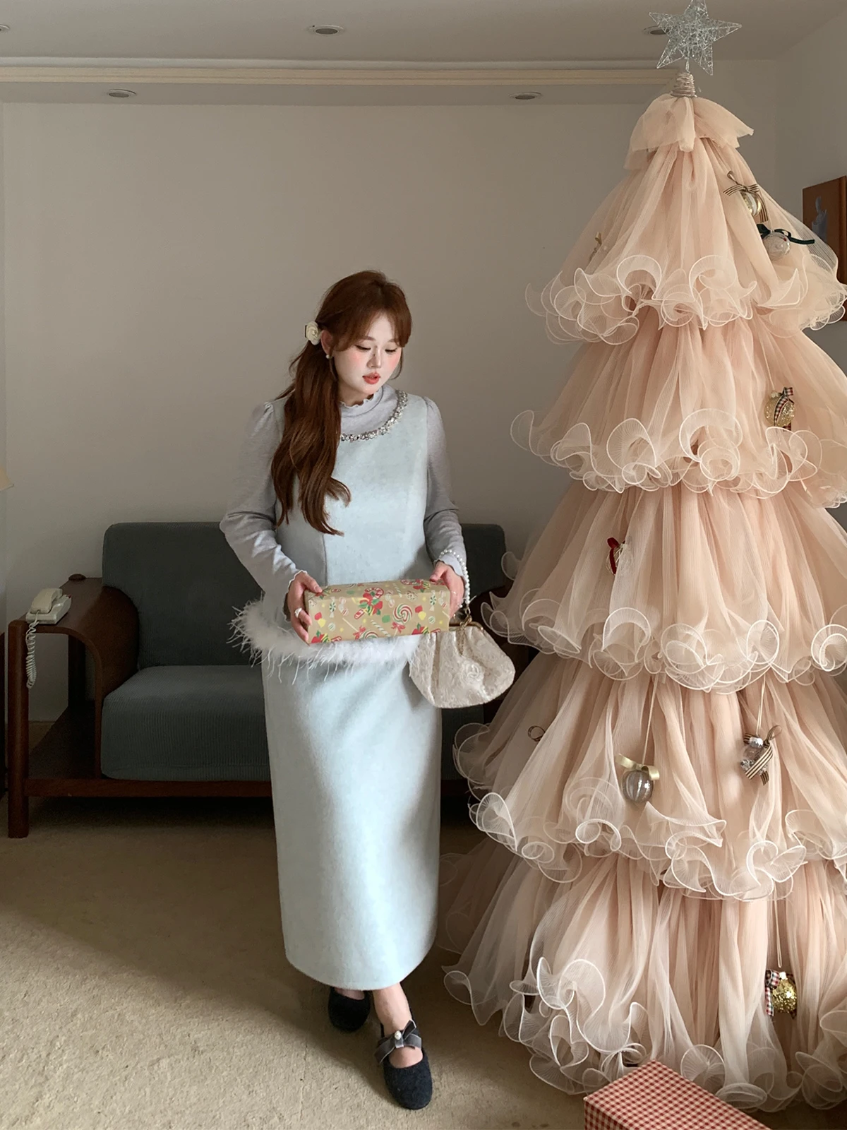 

Синий комплект из блестящей юбки-трапеции и топа для женщин: модный, универсальный, для весеннего сезона, с длинным рукавом, для офиса и повседневной носки, разные размеры