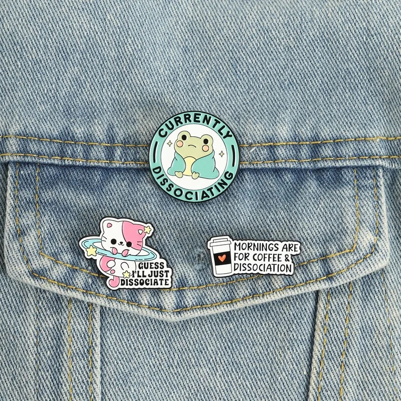 Aktuell erhältlich: Emaille-Anstecknadeln, Broschen mit Motiven „Morning Coffee Cat Frog“, Reversabzeichen, Neurodiversity-Schmuck, Geschenk für Freunde
