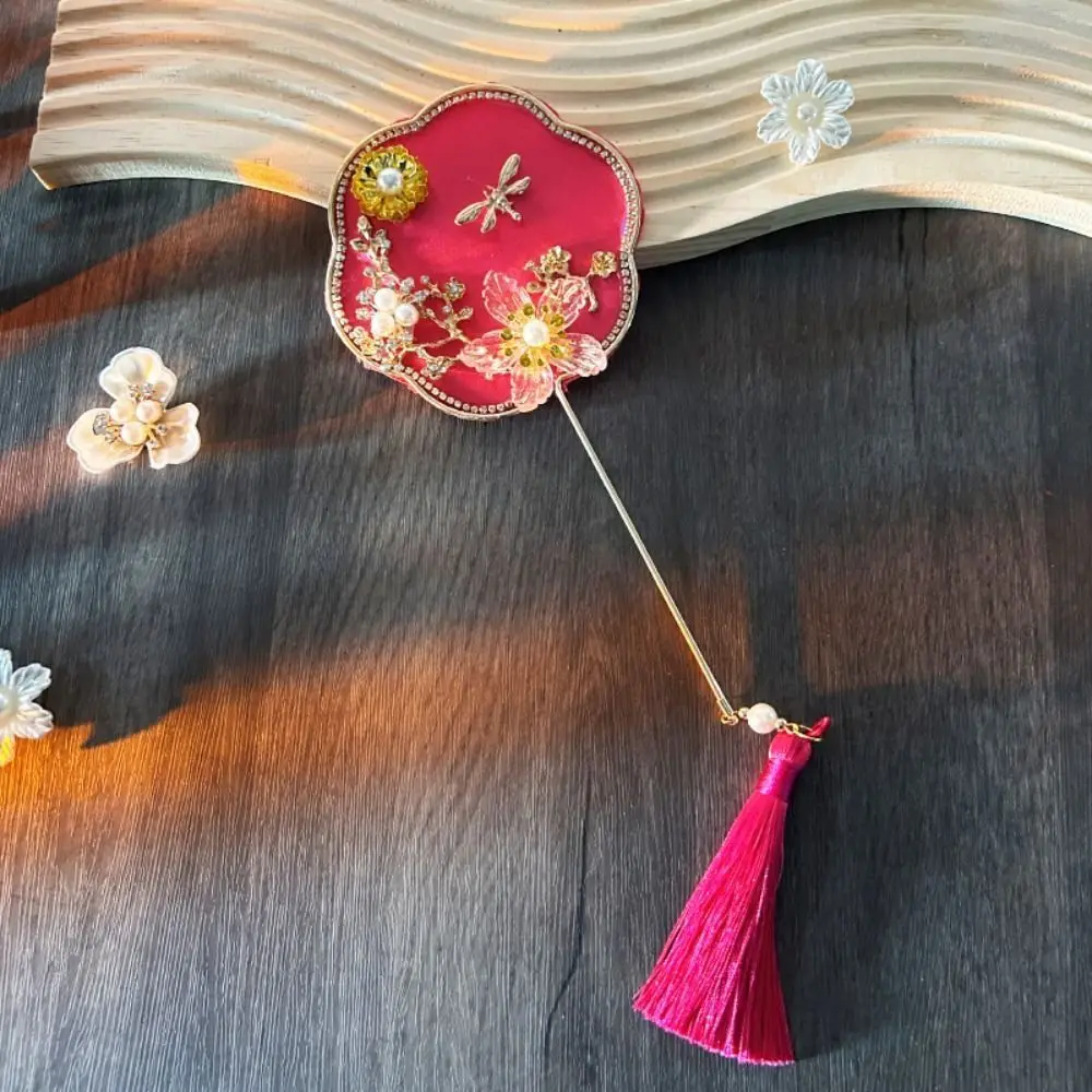 Chinese Style Mini Chinese Fan with Pendant Handheld Bridal Group Fan Tassels Vintage Chinese Silk Fan Chinese Wedding