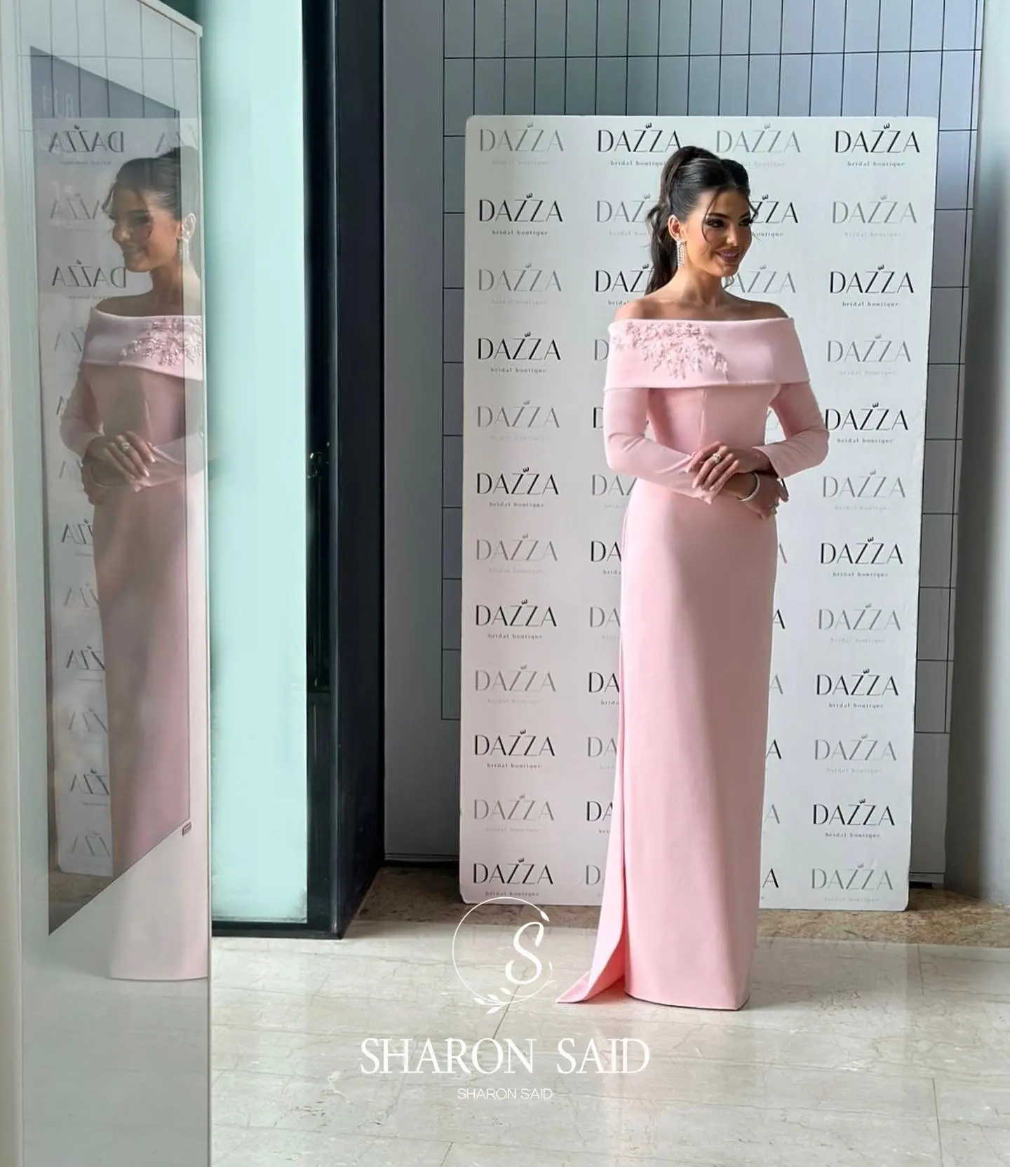 Sharon กล่าวว่าปิดไหล่ชุดราตรีสีชมพูแขนยาวเย็บปักถักร้อยสําหรับงานแต่งงานของผู้หญิงชุดอย่างเป็นทางการ SF404 ที่กําหนดเอง