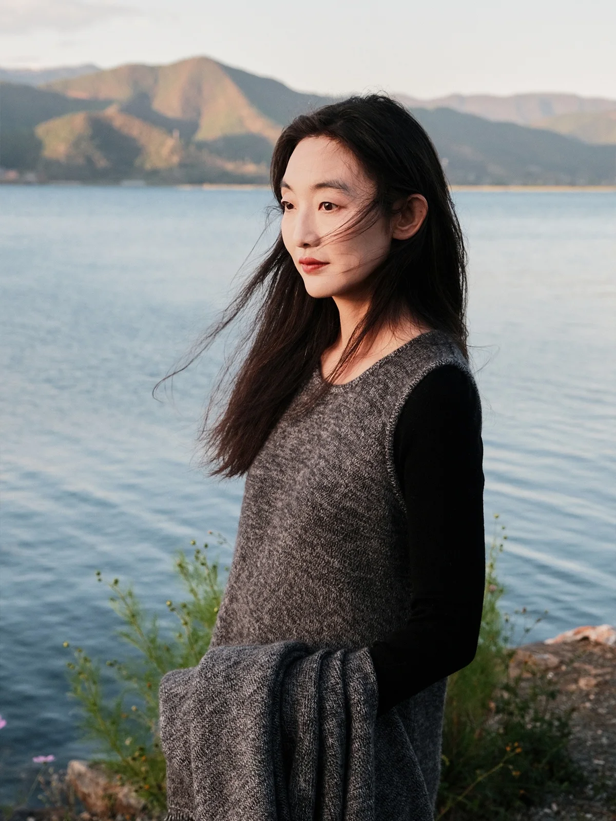 

Вязаный жилет из вельветовой шерсти Vitatha Bear с бахромой и прямая юбка-труба для женщин, осенний сезон