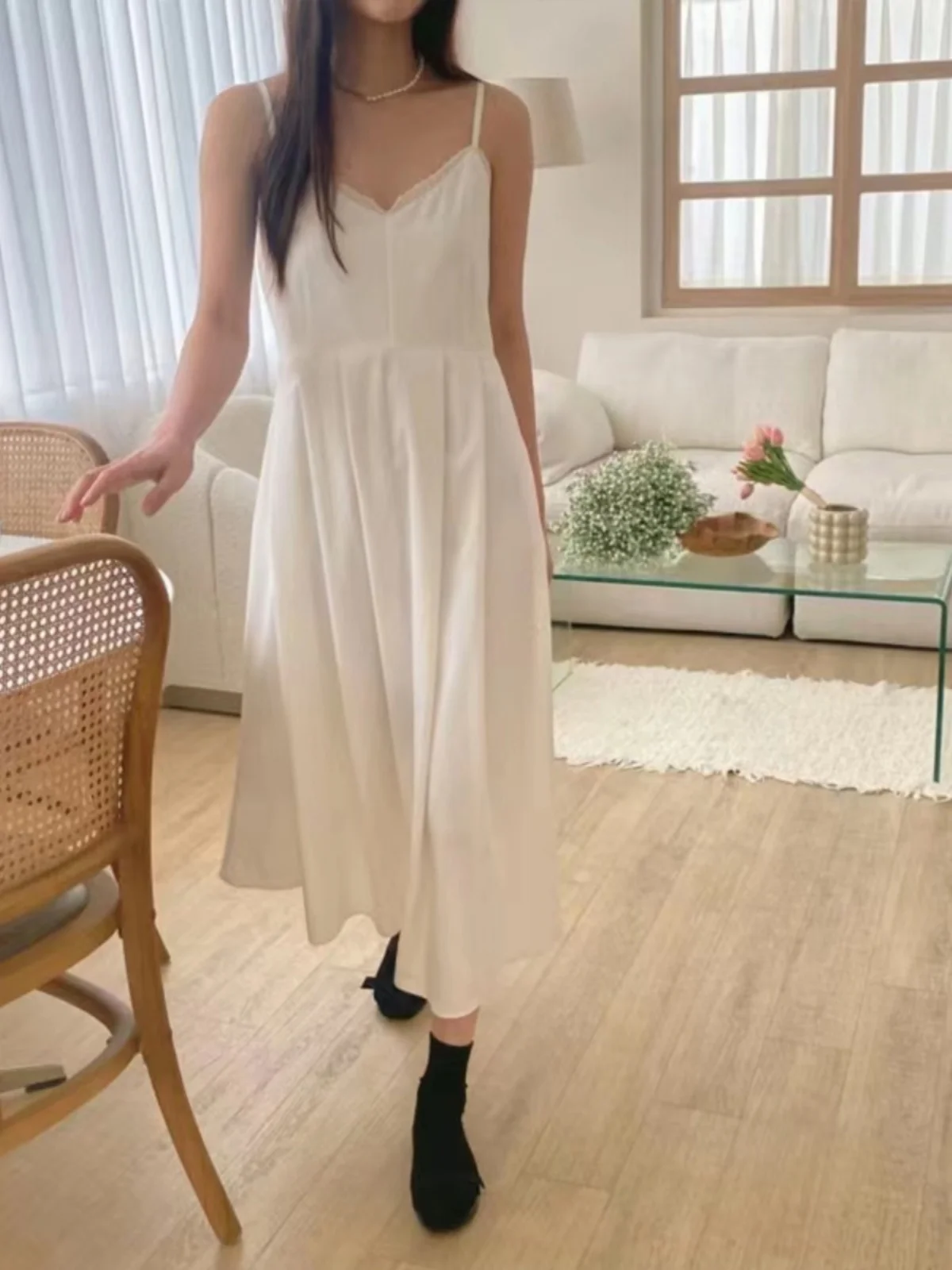 Elegant V-neck Strap Dress Women\'s 2024 New Slimming Long Dress Pure Desire White Dress Commute Korean Style High Waist A-lin...