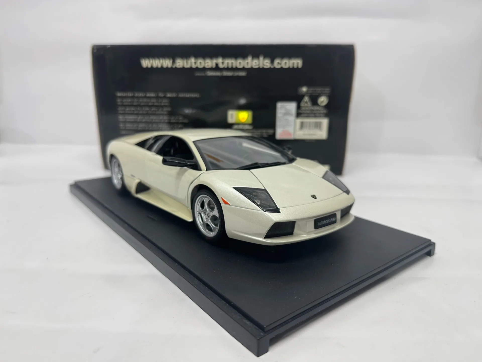 Autoart 1:18 Murcielago Biały Model Statyczny z Metalu i Stopu, Limitowana Edycja, Wszystkie Elementy Otwierane, Prezent