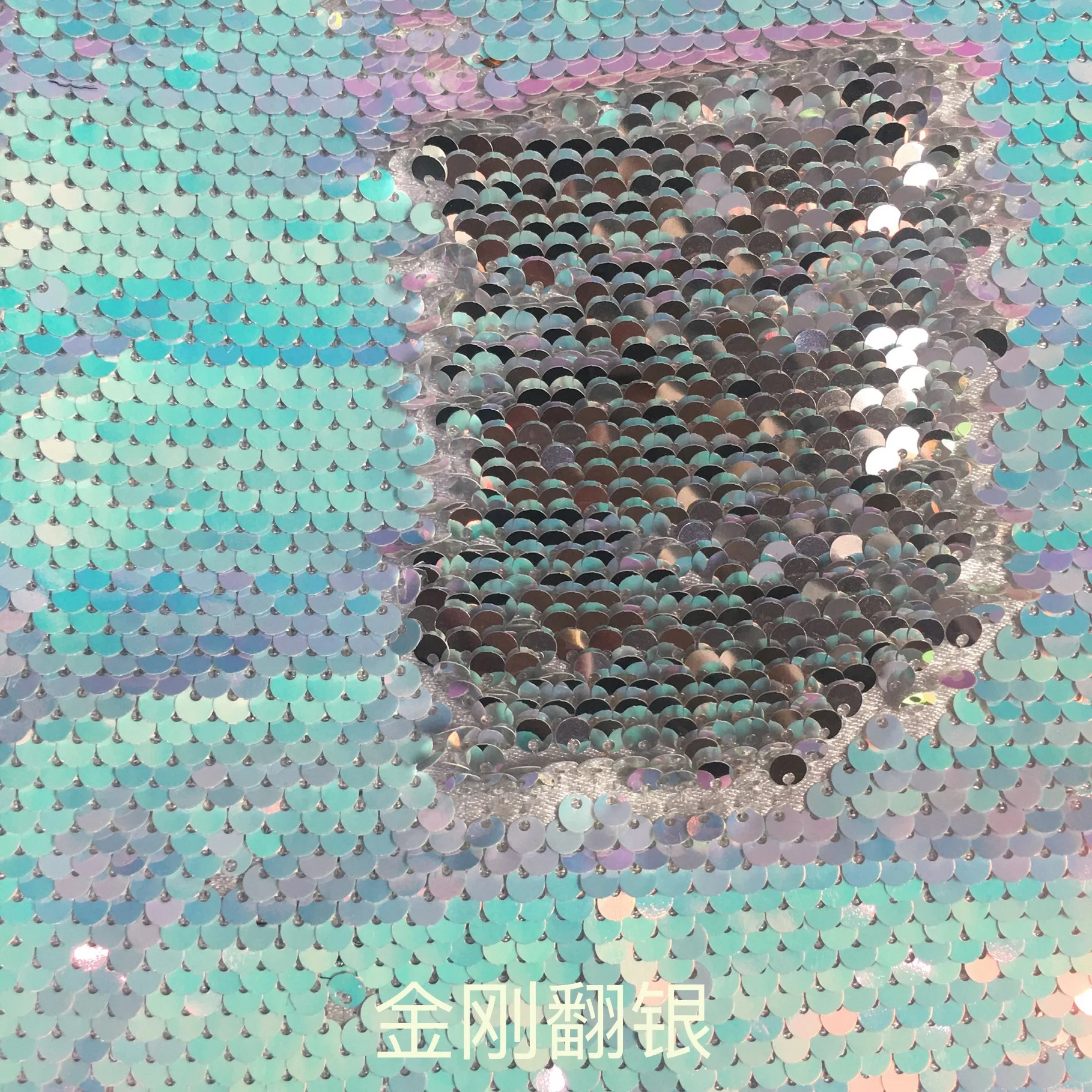 Tessuto ricamato con tubo in scala flip a 2 colori glitterato Tessuto con paillettes circolari da 5 mm per abito da sera Materiale in pizzo