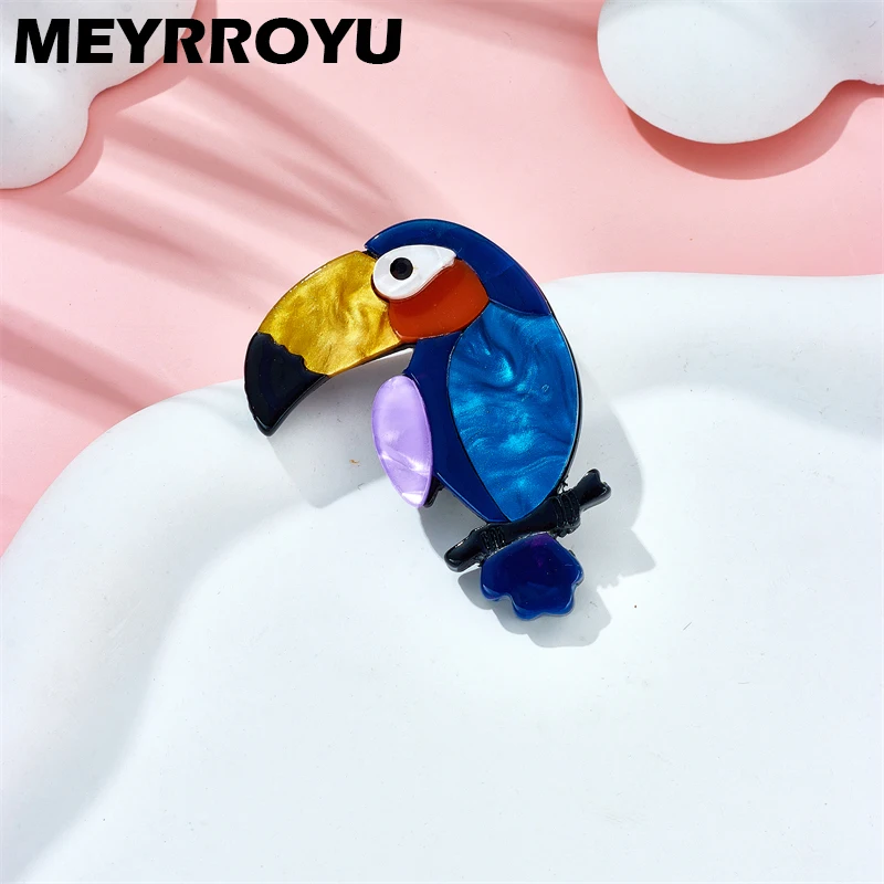 MEYRROYU Blue Parrot Brooches Women's Stylish Acrylic Material Animal Badge Cute Party Girl Gifts Pins Accessories Jewelry Брошь