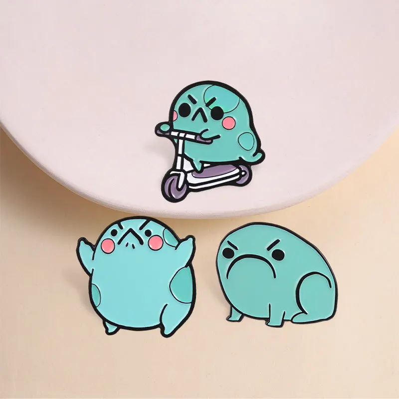 Creative Cartoon Cute Angry Frog Expression Brooch Casual Funny Green Frog Metal Badge Pin DIY Clothing Bags Hat Jeans Accessory