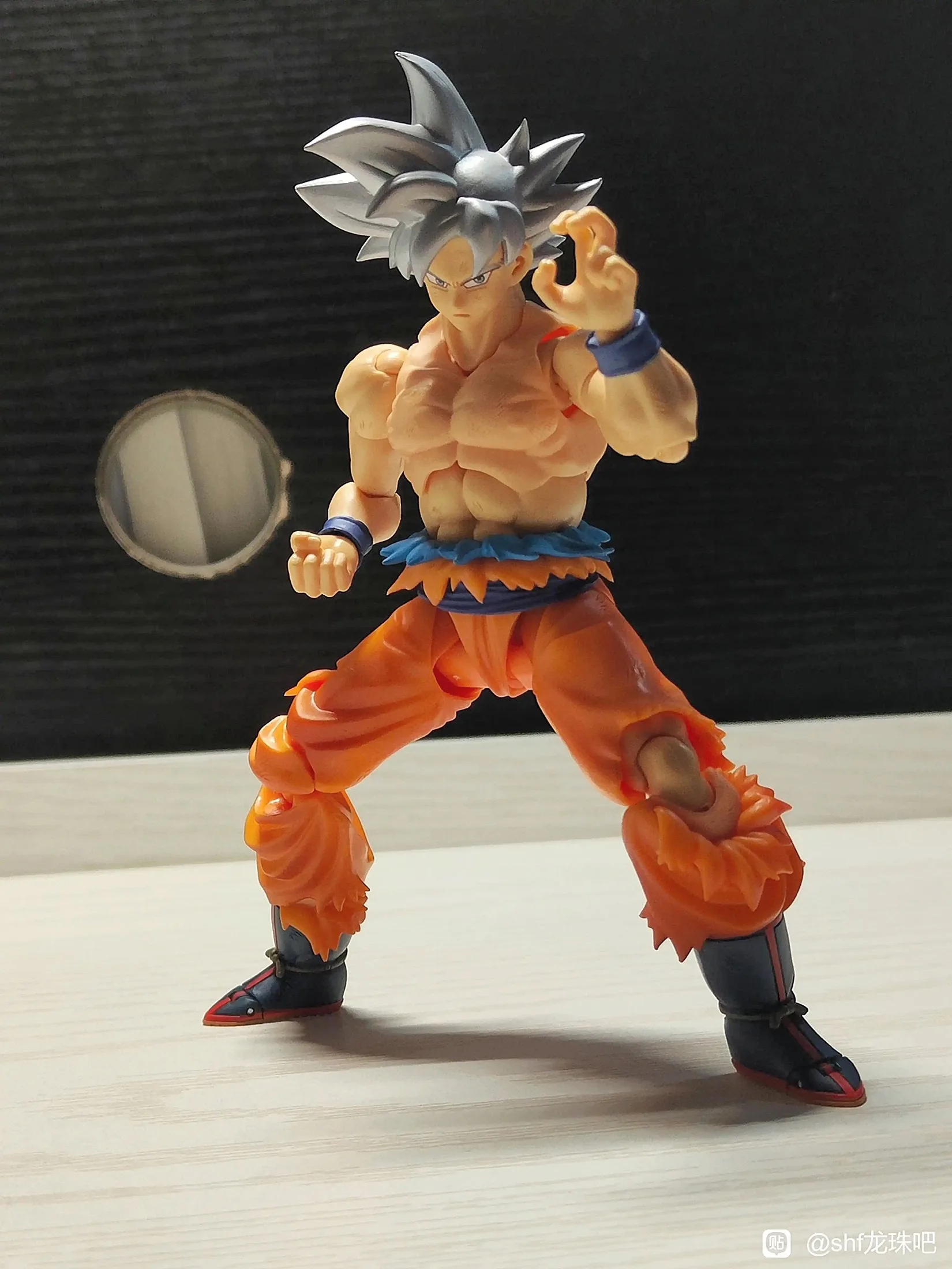 En Stock Original BANDAI S.H.Figuarts SHF Dragon Ball Super Son Goku Ultra Instinct Anime modelo de figuras de acción juguete regalos de vacaciones
