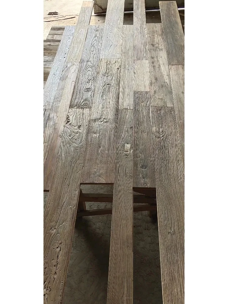 カスタマイズされたワックスオイル多層再生ニレ材フローリング、ヴィラ用ロングボードフローリング