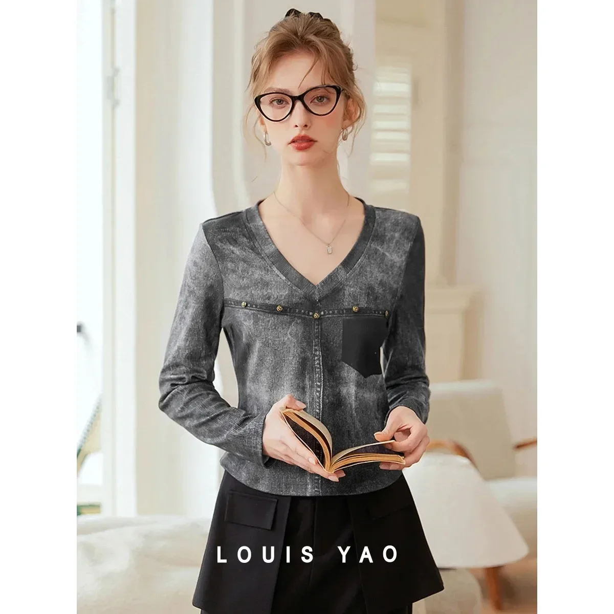 

Denim Shirt Spring Micro Elastic Slim Fit Rivet Decoration Women T-shirt Texture Printed Top Retro V-neck Shirt Female Clothing